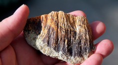 Obec v Nemecku zasiahli meteority. Jeden s veľkosťou tenisovej loptičky prerazil strechu domu