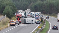 Na D2 smere do Maďarska sa stala nehoda, spôsobil ju slovenský vodič