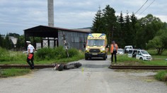 Tragédia pri Čadci. Ženu na nechránenom železničnom priecestí zrazil vlak
