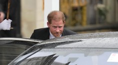 Princ Harry ihneď po korunovácii odišiel späť do USA. Jeho syn Archie v sobotu oslavoval narodeniny