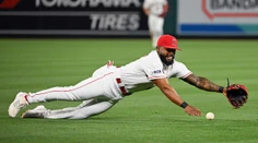 VIDEO: Komický moment v MLB. Toto Rengifovi z Los Angeles veru nevyšlo
