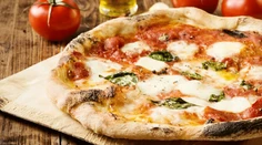 Pripravte si chutné pizzové cesto len z dvoch základných ingrediencií. Droždie nebudete potrebovať