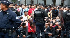 V Paríži evakuovali ďalší tábor migrantov, asistovala aj polícia