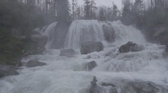 Pre vytrvalý dážď nabrali na sile aj vodopády v Tatrách. Turistom pripomínajú malé Niagary