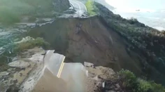 VIDEO: Časť ikonickej diaľnice v Kalifornii sa zrútila do oceánu. Zostala po nej obrovská priepasť
