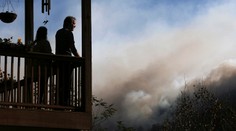 Juhovýchod USA horí, v nemocnici skončili stovky ľudí