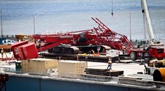 Na diaľničný most spadol žeriav