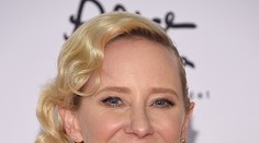 Americká herečka je vo vážnom stave. Autom vrazila do rodinného domu