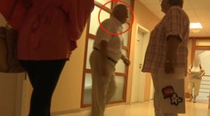 Bývalý lekár pomáha šmejdom. Dôchodcom predávajú drahé produkty a hovoria, že sú liečivé