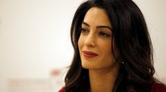 Špekulácie o tehotenstve Amal Clooney neutíchajú. Fotky ako dôkaz?