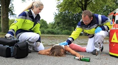 Až šesť opitých tínedžerov prijali na urgente. Niektoré prípady rieši polícia
