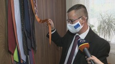 Peter zbiera kravaty politikov. Darovali mu ich prezidenti či králi z celého sveta