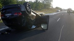 Na R1 havarovalo auto v protismere. Dvaja mŕtvi