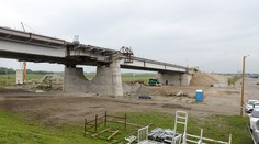 Napriek problémom pri výstavbe, most v Komárne by mohol byť hotový na budúci rok