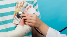 Prieskum: Tieto kategórie lekárov podplácame najčastejšie