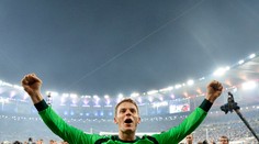 Vyfúkne Zlatú loptu horúcim favoritom brankár Manuel Neuer?