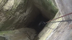 Hasiči sú na extrémne podmienky zvyknutí. V hĺbke 80 metrov však ešte nezasahovali