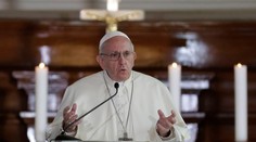 Pápež uznal, že sexuálne škandály v cirkvi ľudí odrádzajú