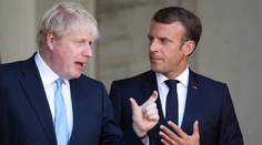 Macron k brexitu: Johnson zrejme "hrá poker"