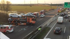 Brutálna nehoda na D2: Kamión odrazil betónové zvodidlá do protismeru