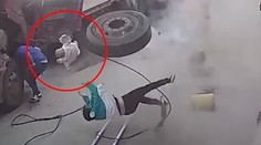 Desivá nehoda v autoservise: Výbuch pneumatiky odhodil ženu s malým dieťaťom
