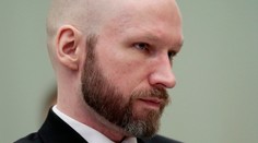 Breivik je rovnako nebezpečný ako v roku 2011, keď zavraždil 77 ľudí, tvrdí súdna psychiatrička