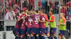 Bayern podľahol Lipsku a dal šancu Dortmundu, dostať sa na čelo. Pekaríkova Hertha opúšťa najvyššiu súťaž