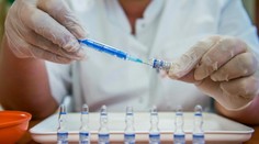 Sputnikom začneme očkovať už onedlho. Je pravda, že po prvej dávke musíte dlhé týždne abstinovať?