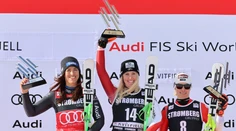 V super-G mimoriadne tesný triumf Hütterovej, Vlhová klesla v celkovom poradí SP