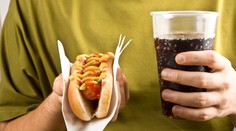Hot dog nie je americký a predchodca koly je z Korziky. Odkiaľ pochádzajú obľúbené pochúťky a ako vznikli