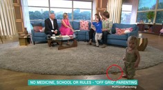 Manželia sú za voľnú výchovu a vzali deti do rannej šou. Bola to katastrofa