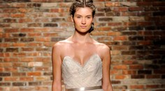 Dámy, buďte „in“ na vlastnej svadbe. Tieto róby teraz fičia