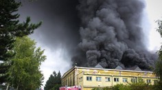 Až 1000 ton odpadu horelo od včera v Dubnici nad Váhom