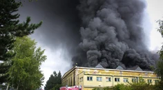 Až 1000 ton odpadu horelo od včera v Dubnici nad Váhom