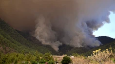 Evakuovali už tisíce ľudí, oheň sa blíži k domom. Tenerife zažíva najhorší požiar za desaťročia