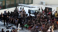 Útok migrantov v Maroku. Na policajtov hádzali výkaly a vápno