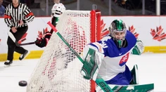 Pred rokom po ňom ani pes neštekol. Teraz je v NHL o mladého Slováka obrovská bitka