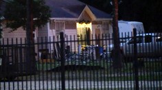 Pri streľbe v Texase prišlo o život päť osôb, páchateľ je na úteku