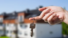 Byty a domy sa predávajú pomalšie. Špekuluje sa o poklese ich cien