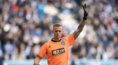 VIDEO: Gólman sa šiel počas akcie súpera napiť, svojim kiksom baví internet