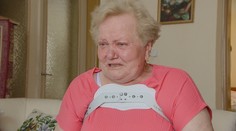 Po prudkom zabrzdení vodiča MHD skončila dokaličená v nemocnici. Dôchodkyňa žije v ukrutných bolestiach