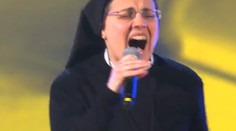 Reálna Sestra v akcii! Zo spievajúcej mníšky padla porota Hlasu na zadok