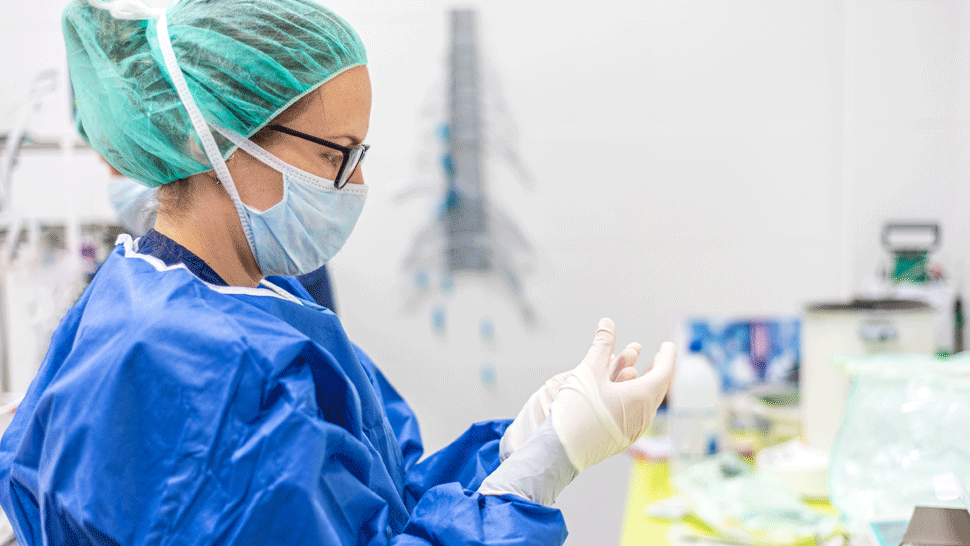 Vládny špeciál priviezol na Slovensko 2,5 milióna rúšok