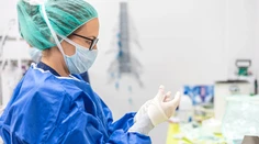 Vládny špeciál priviezol na Slovensko 2,5 milióna rúšok