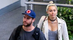 Čo si to obliekla? Miley Cyrus odvaha nechýba