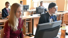 Písomné maturity potvrdili, že mnohé školy sú stále jednou nohou v minulom storočí