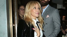 Hádam nikdy nebola krajšia. Kylie Minogue po boku snúbenca kvitne