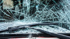 ČR: Dôchodca s Fabiou zrazil na chodníku mamičku s 3-ročnými dvojičkami. Jedno z nich zomrelo