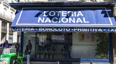 Nešťastie v láske, šťastie v hre. Zadlženú ženu, ktorú opustil manžel, zachránil dvojitý jackpot v lotérii