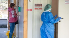Semafor zrejme skončí. Už nemáme ani jeden bezrizikový okres, vyhlásil Krajčí